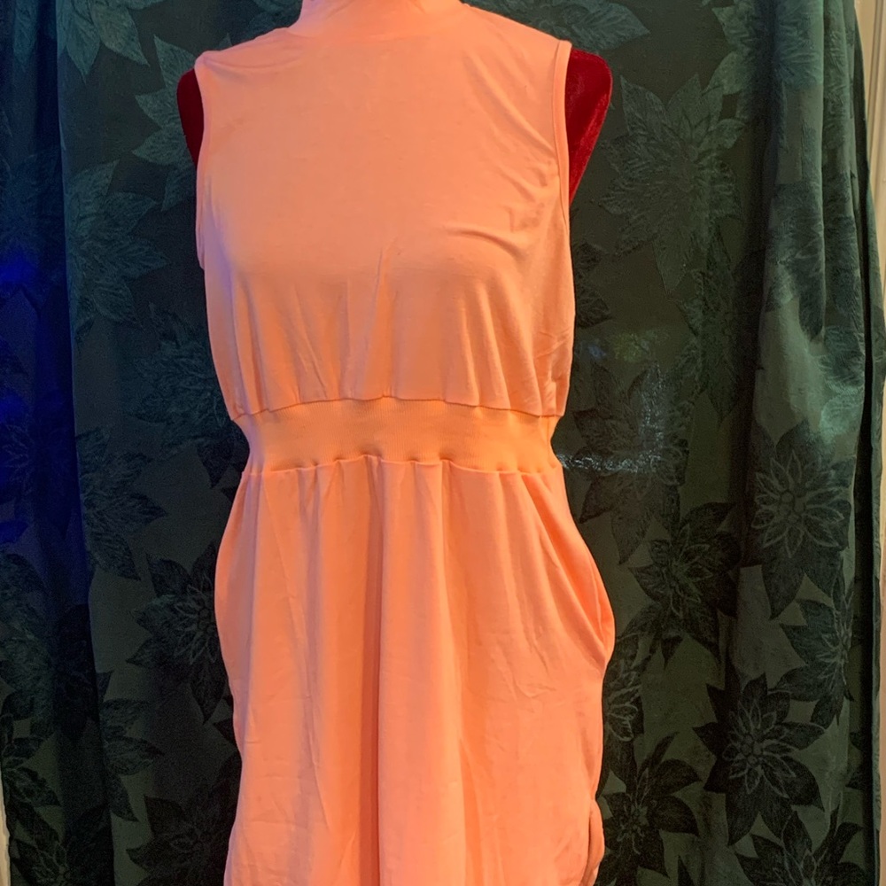 New with tags Hosika summer dress peach size L